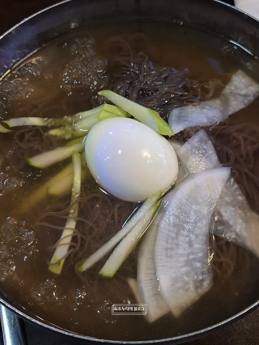 사이드로 주문한 물냉면 한 그릇