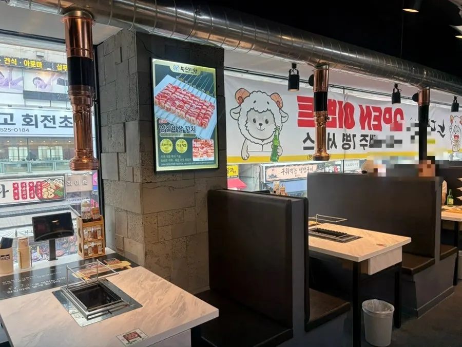 굴포천역 근처 늑대와양 삼산점 건물 입구
