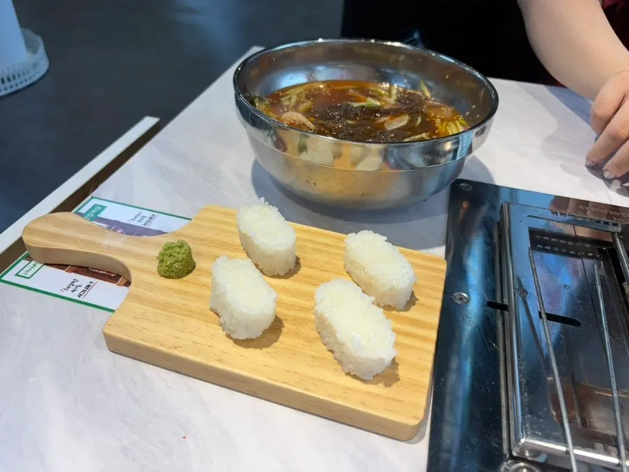 양갈비 초밥용으로 함께 나온 밥