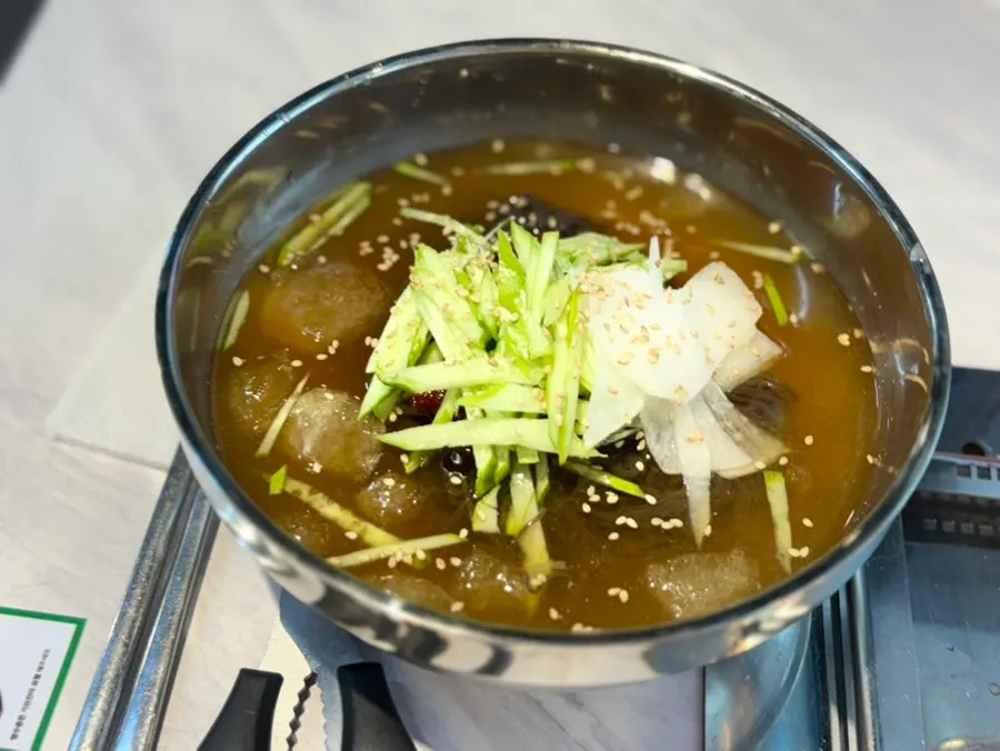 다데기 올라간 시원한 냉면 한 그릇