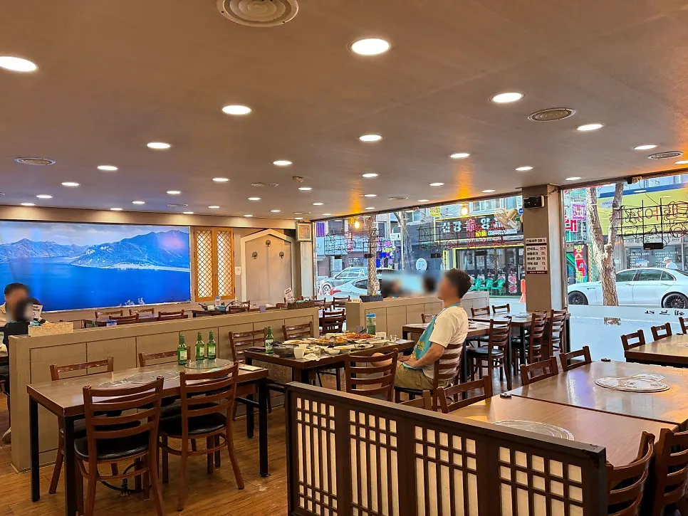Dining room with generously spaced tables