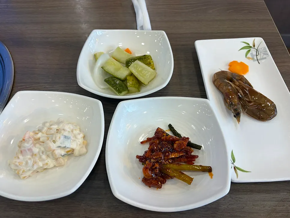 Side dishes before the seafood stew meal
