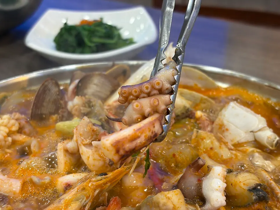 Seafood stew filled with many kinds of seafood