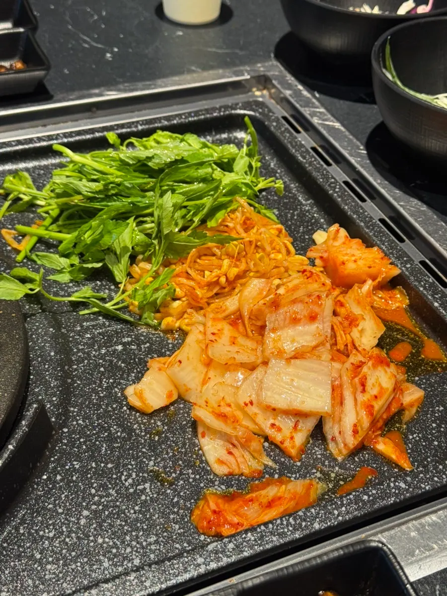 Side dishes served with pork belly