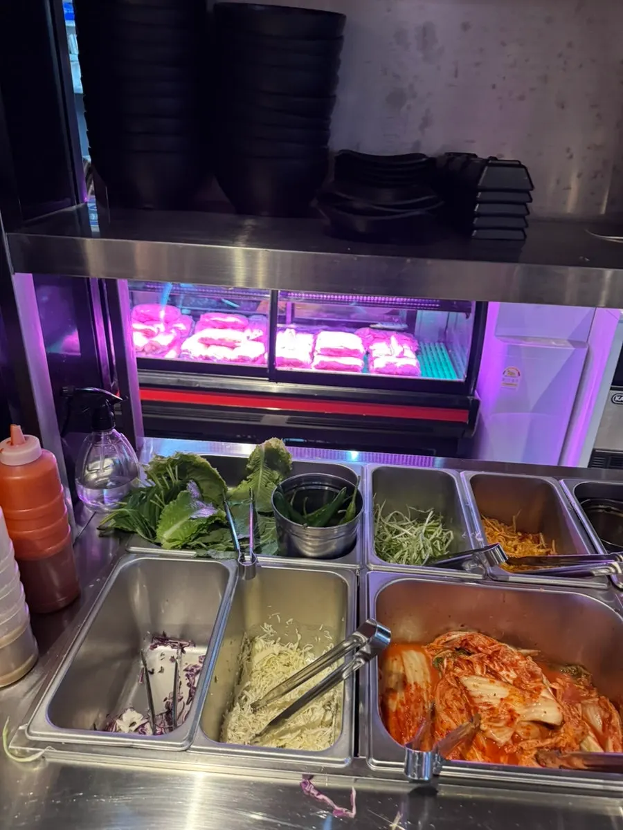 Sinjung-dong Korean BBQ restaurant dining space