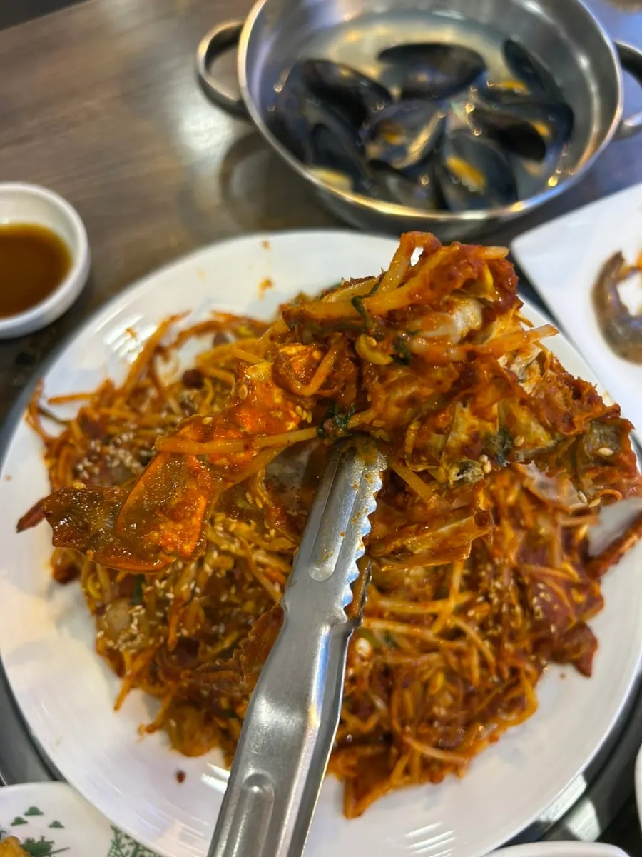 양념 밴 꽃게살과 콩나물