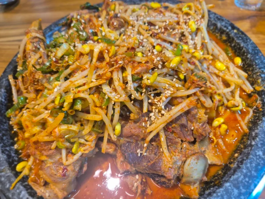 擺好基本小菜的餐桌佈置
