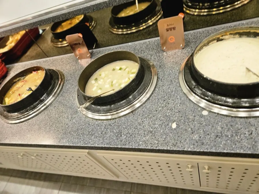 Patgoechae and other dishes at the cooking corner