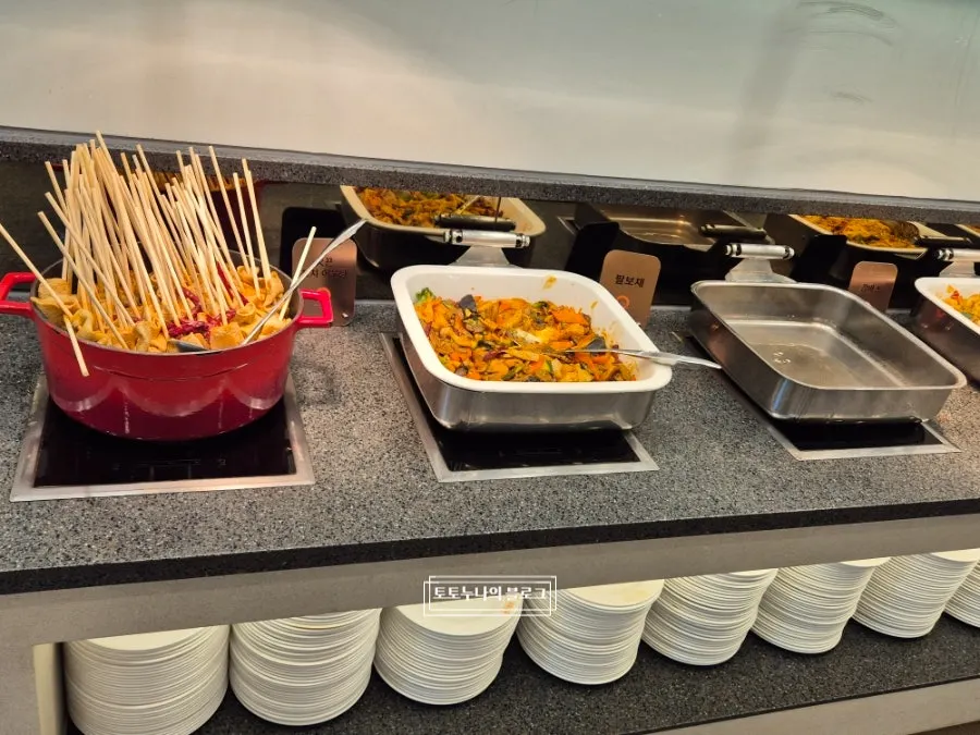 Aneka menu makanan hangat