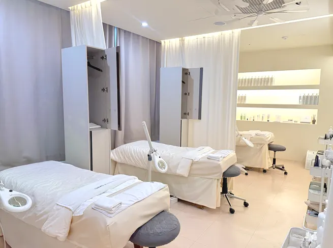 Multi-person treatment room space