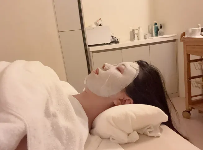 Finishing touches applied to the skin at the end of treatment