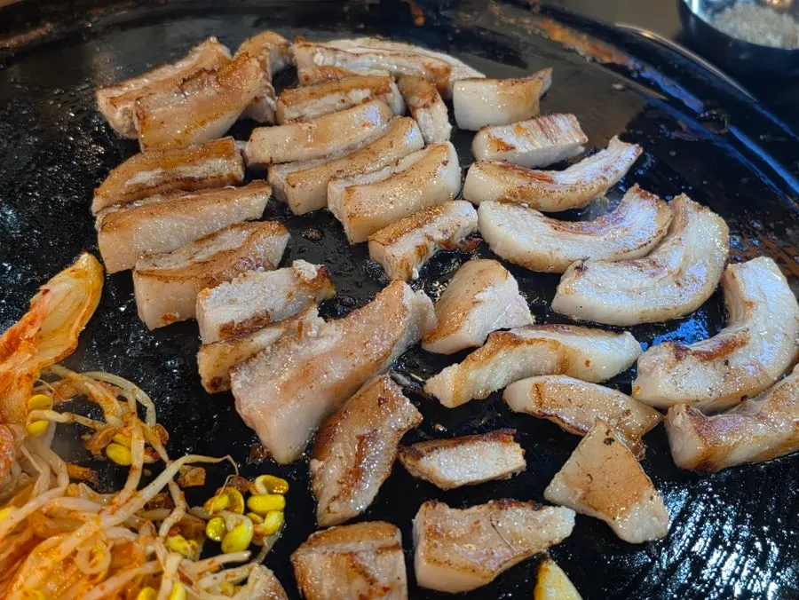 노릇하게 구워진 항정살