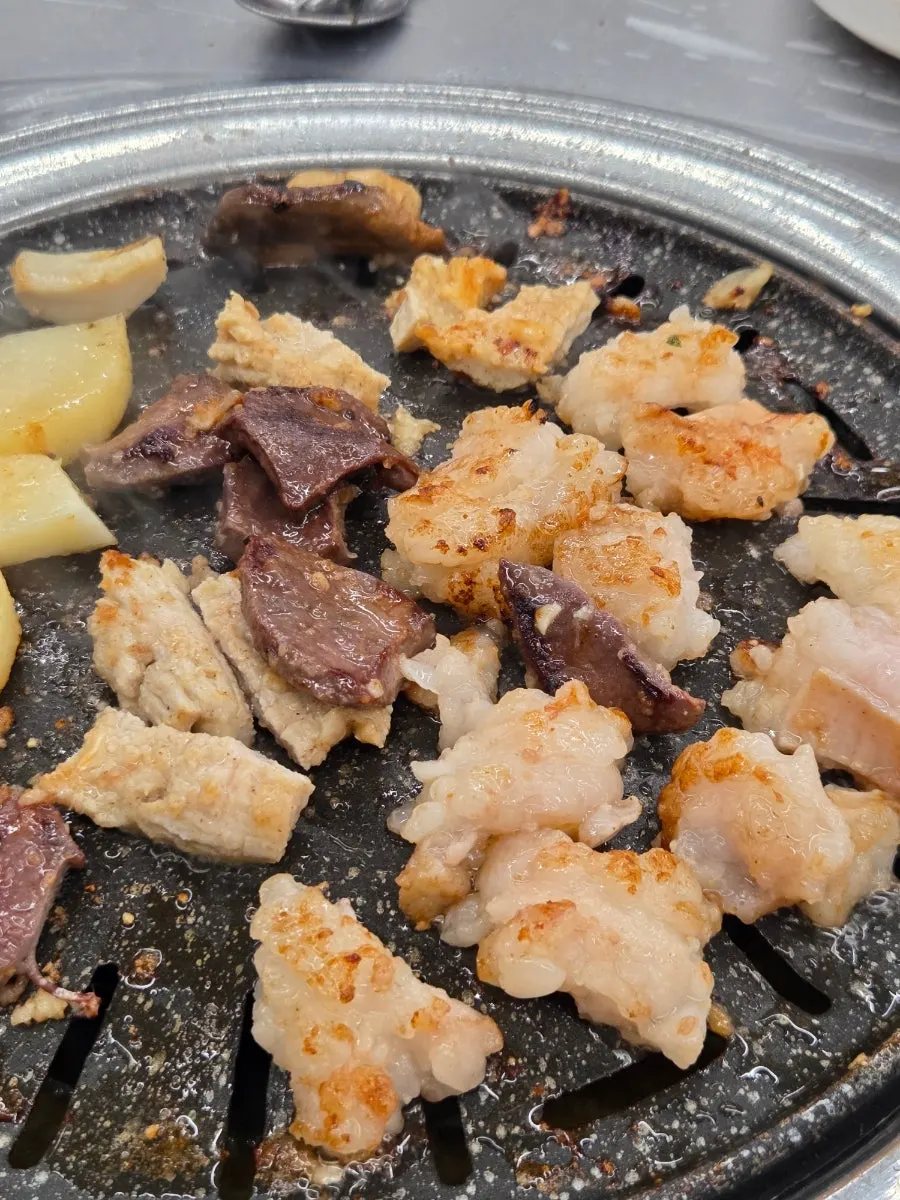 Yang gopchang trimmed with scissors into bite-sized pieces