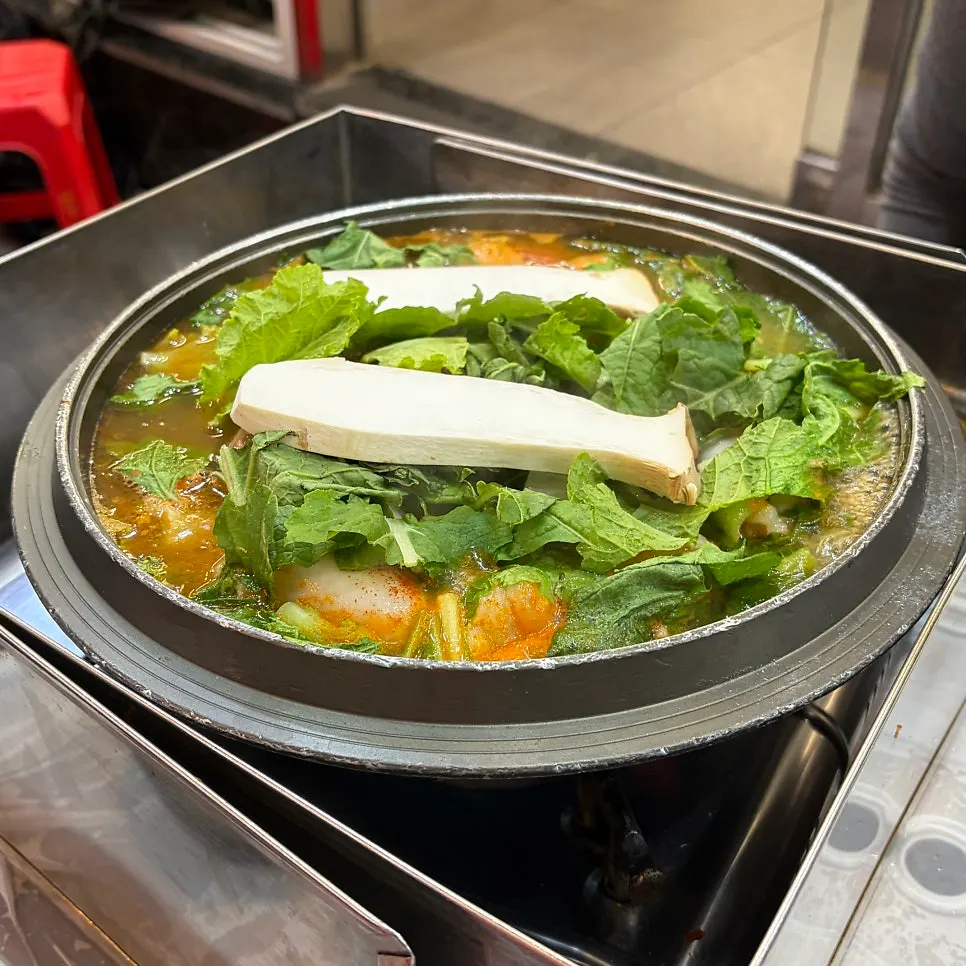 Small yang-daechang jeongol with seafood and glass noodles