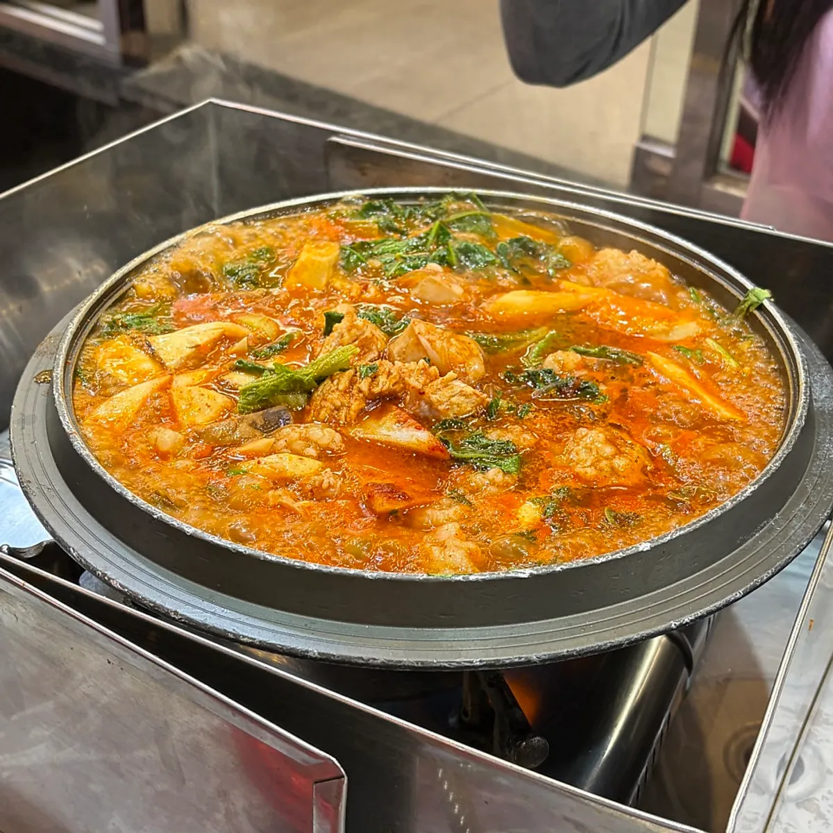 Gopchang jeongol simmering at Bupyeong Yang Gopchang