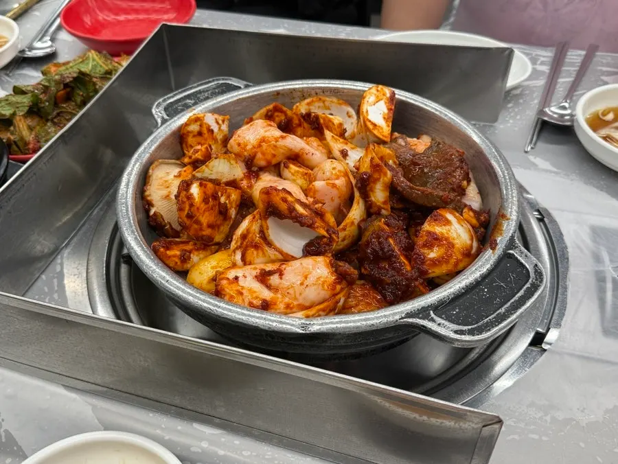 돌판에 올라온 부평양곱창 양념구이