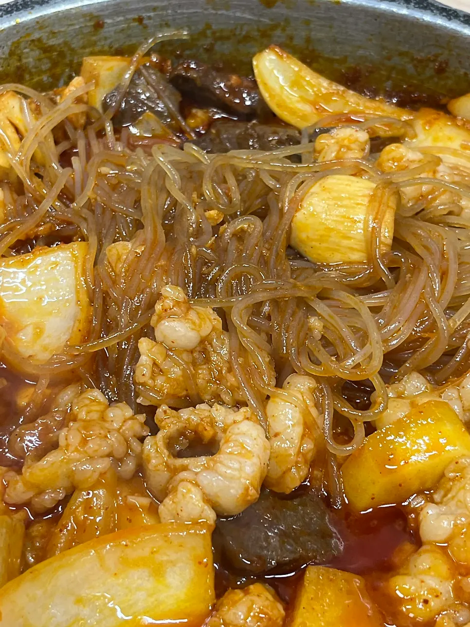 양념에 버무려진 돌판양념 클로즈업