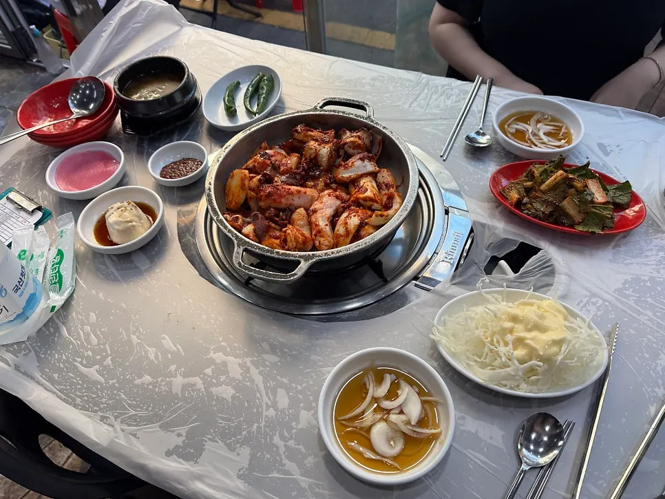 Long, spacious indoor hall at Bupyeong Yang Gopchang