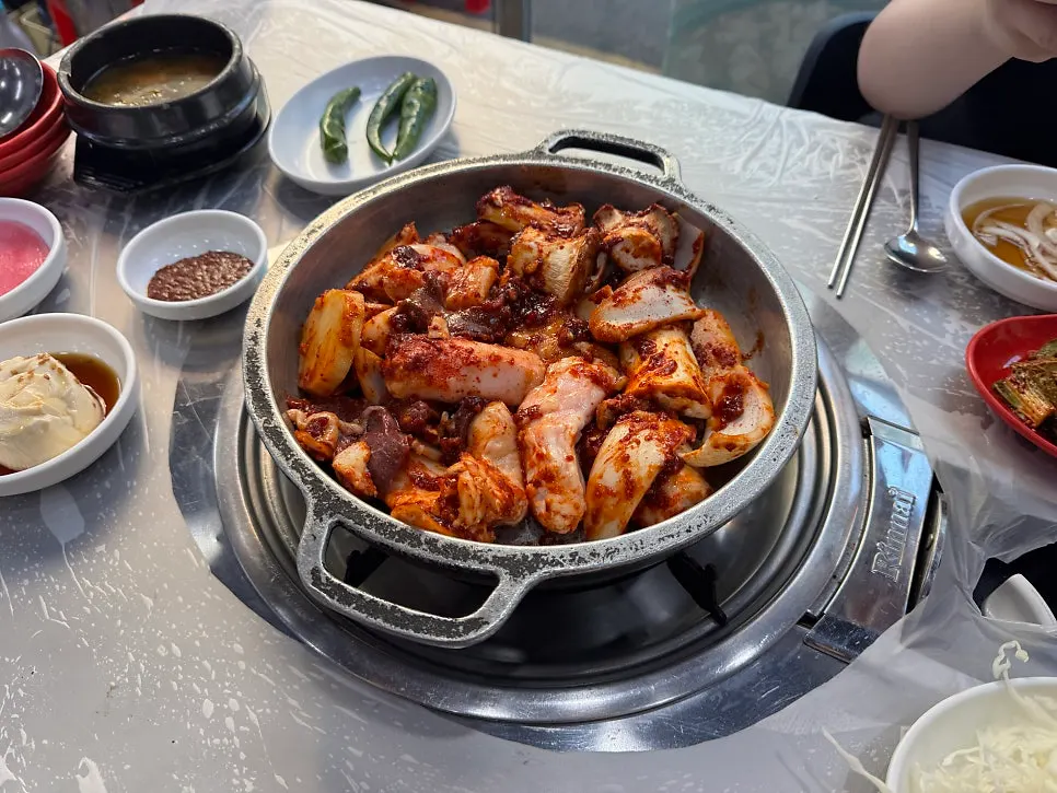Sundubu with sesame sauce and geotjeori