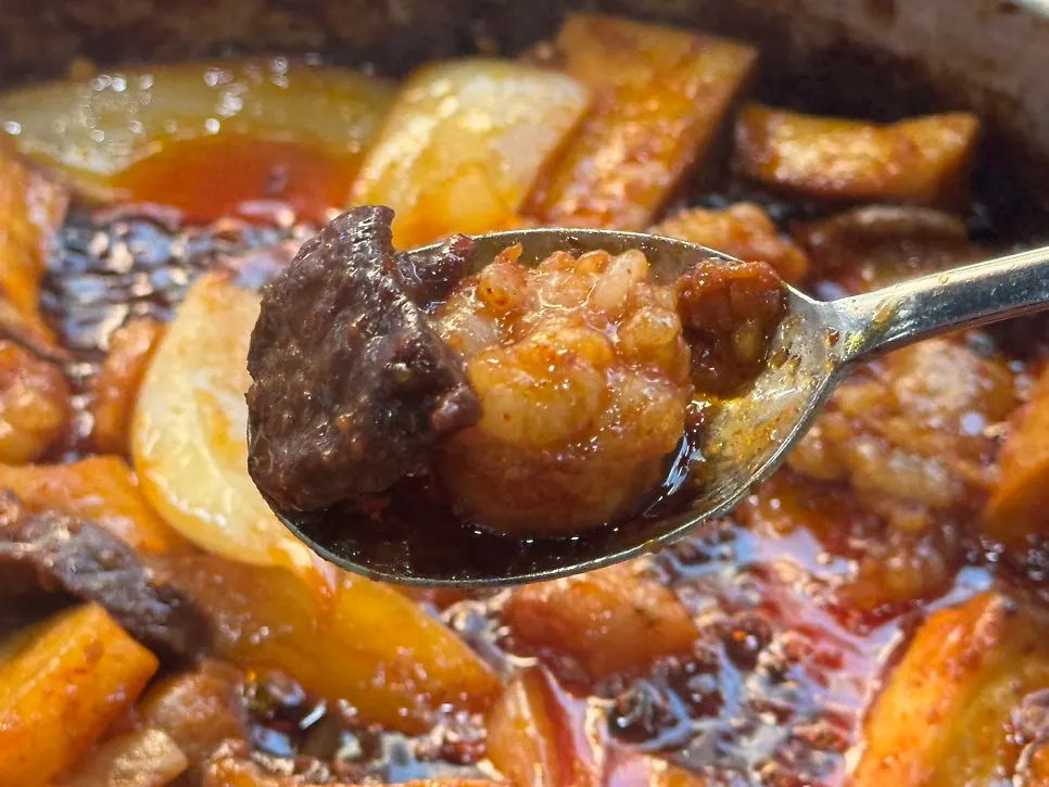 Stone-pan grilled offal sizzling on the grill
