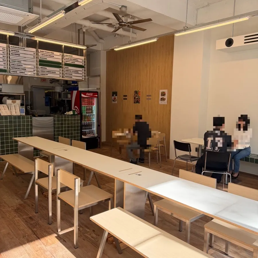 수제버거 전문점 매장 내부 분위기