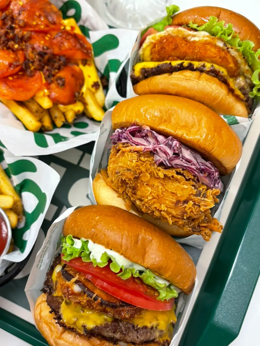 Burgiz Daeheung handmade burger table spread