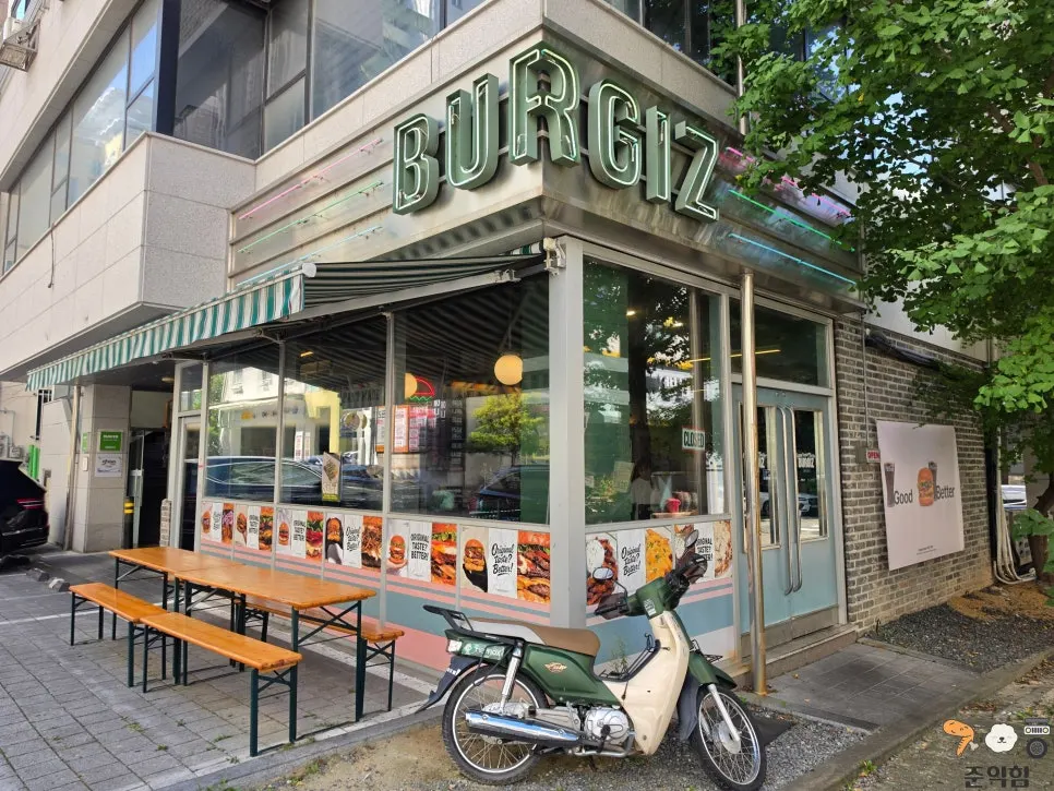 Entrance of Buggies Tangbang in the alley across from Tanbang-dong Rodeo Town
