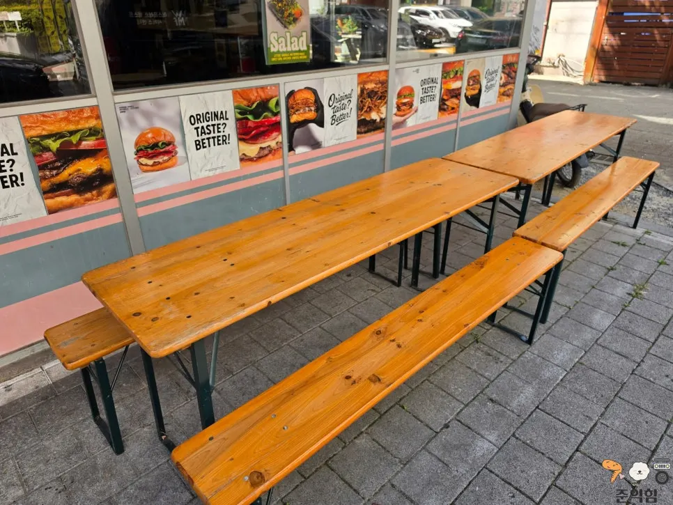 Outdoor seating at Buggies Tangbang