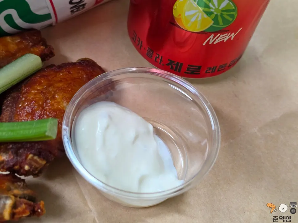 Buffalo wings served with sauce on the side