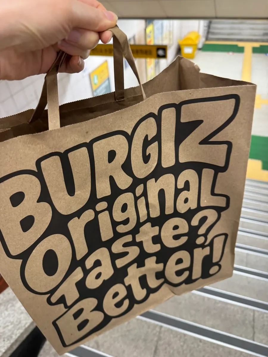 Buggies takeout bag with American burger joint style packaging