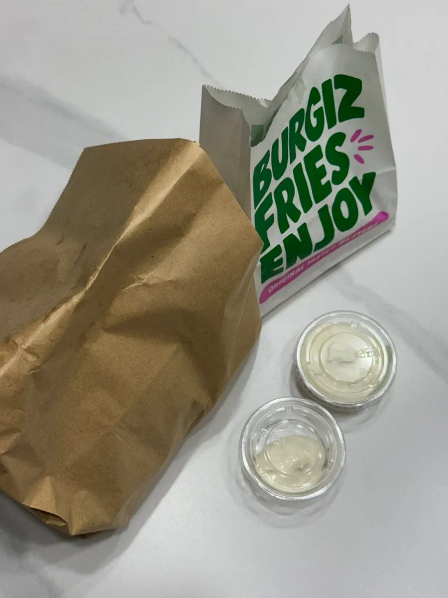 Buggies takeout box and burger