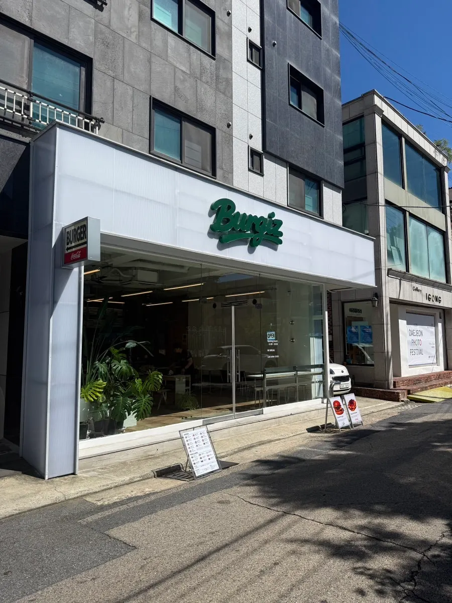 First shot from visiting Burgiz Daeheung, a burger restaurant in Daeheung-dong, Daejeon