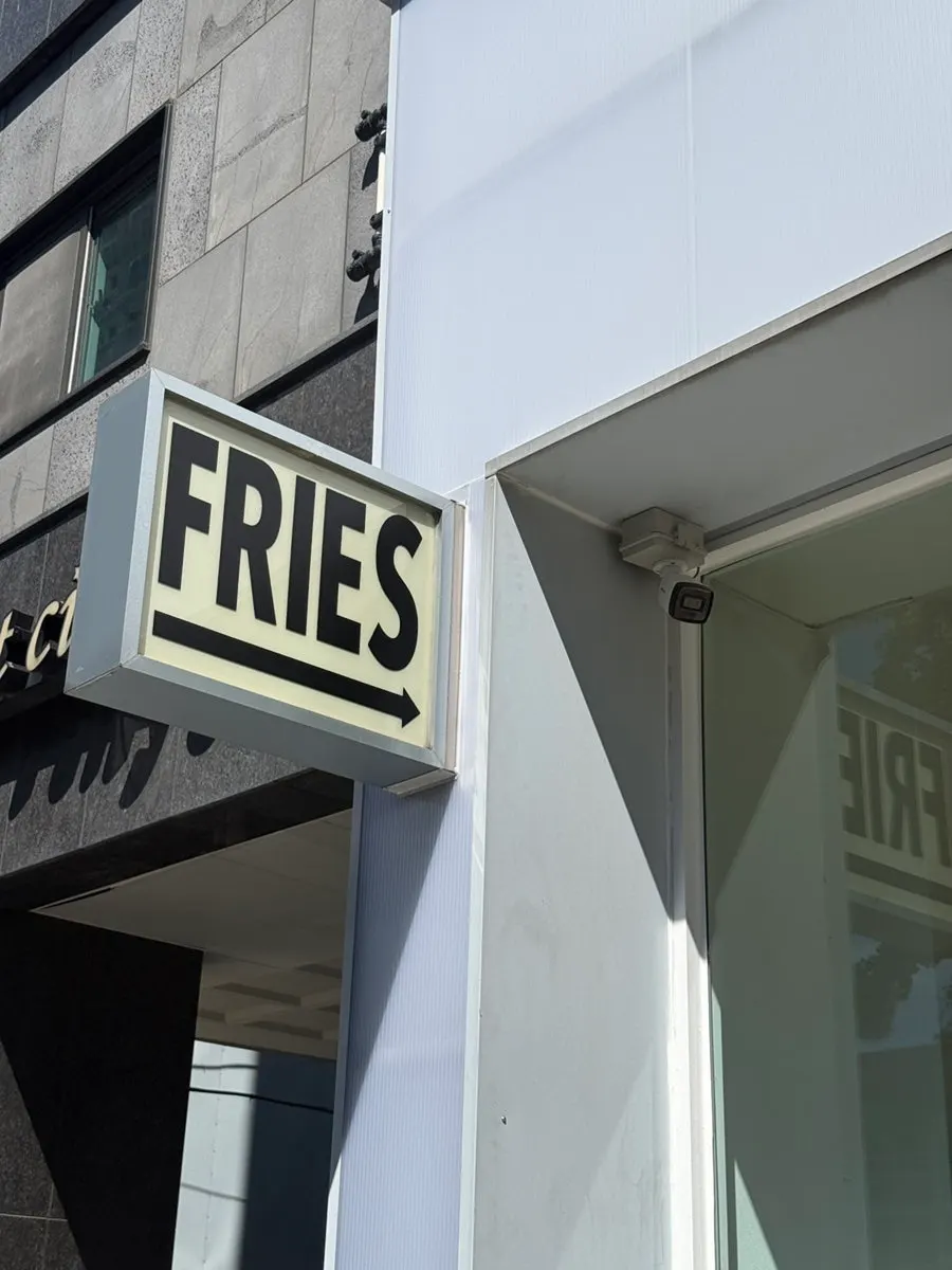Business hours notice at Burgiz Daeheung