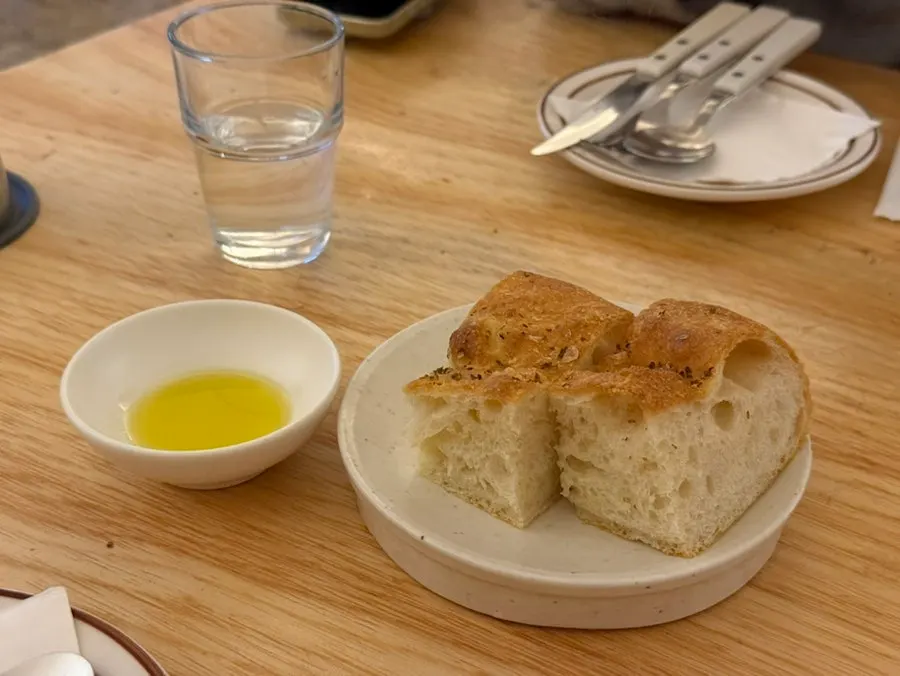 Focaccia served as pre-meal bread