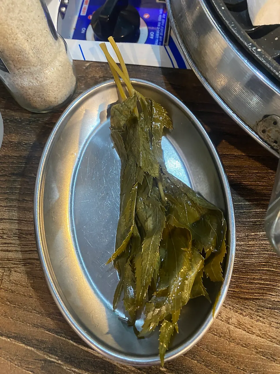 Shredded green onions served with meat