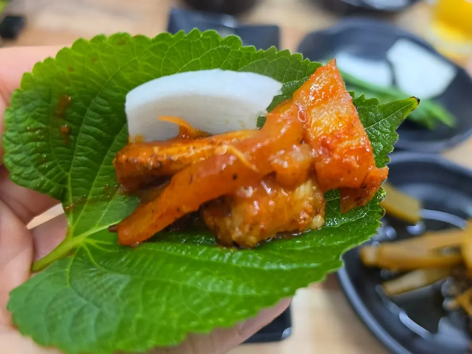 통통한 양념 꼼장어 클로즈업