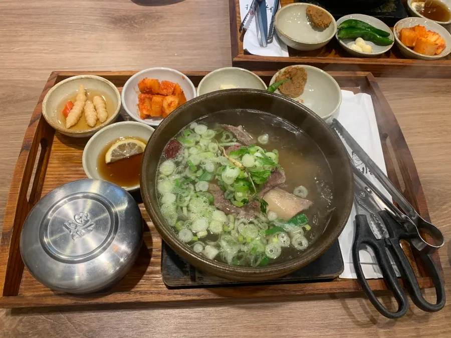 Side dishes served with a galbitang meal