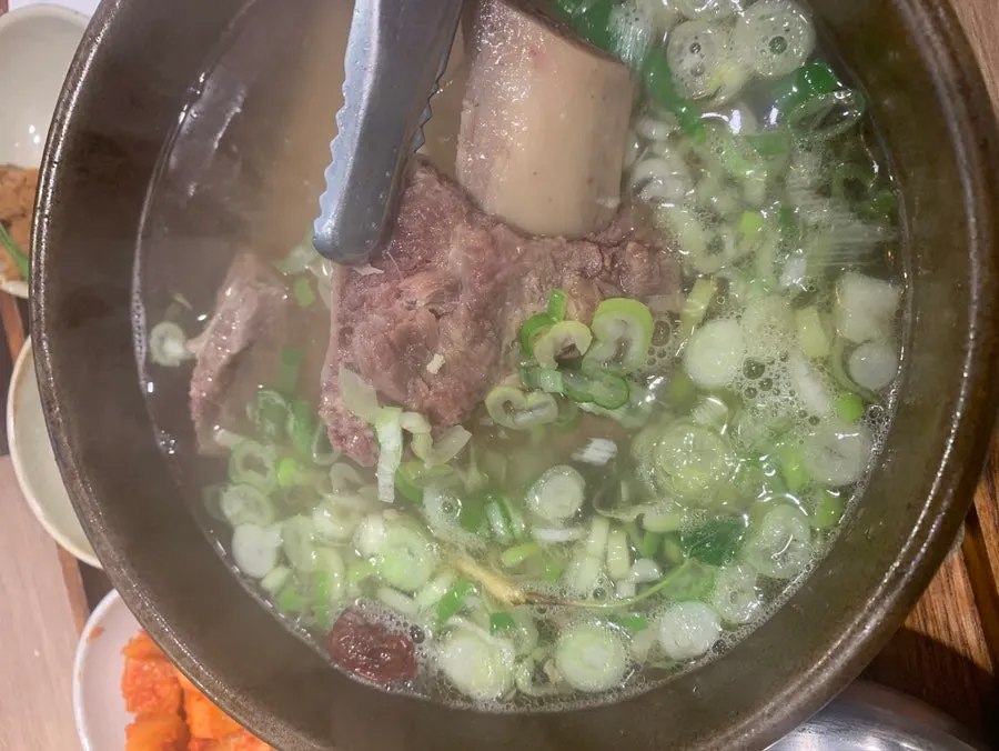 Clear galbitang with large ribs and scallions