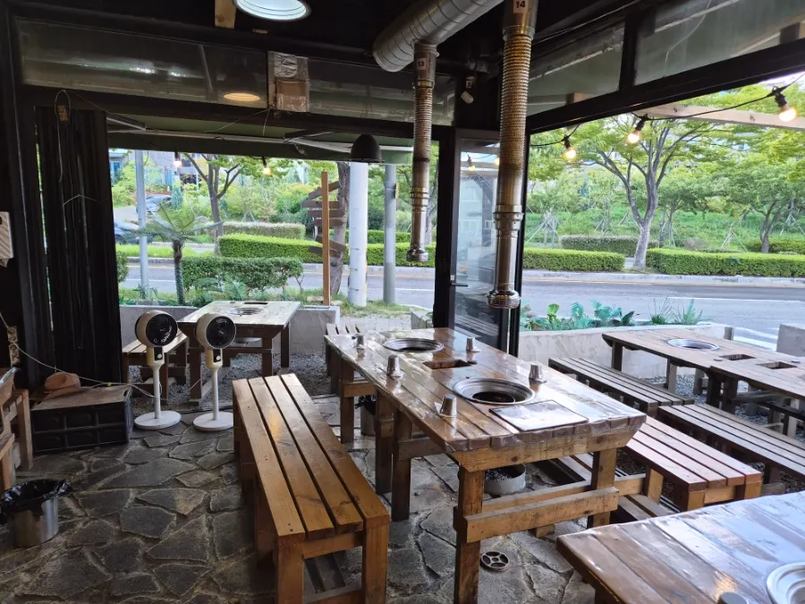 Interior of The Barbecue 051 with spacious seating