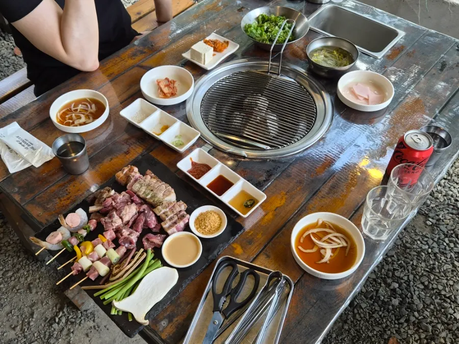 2-person set with 440g pre-grilled meat and 5 skewers served