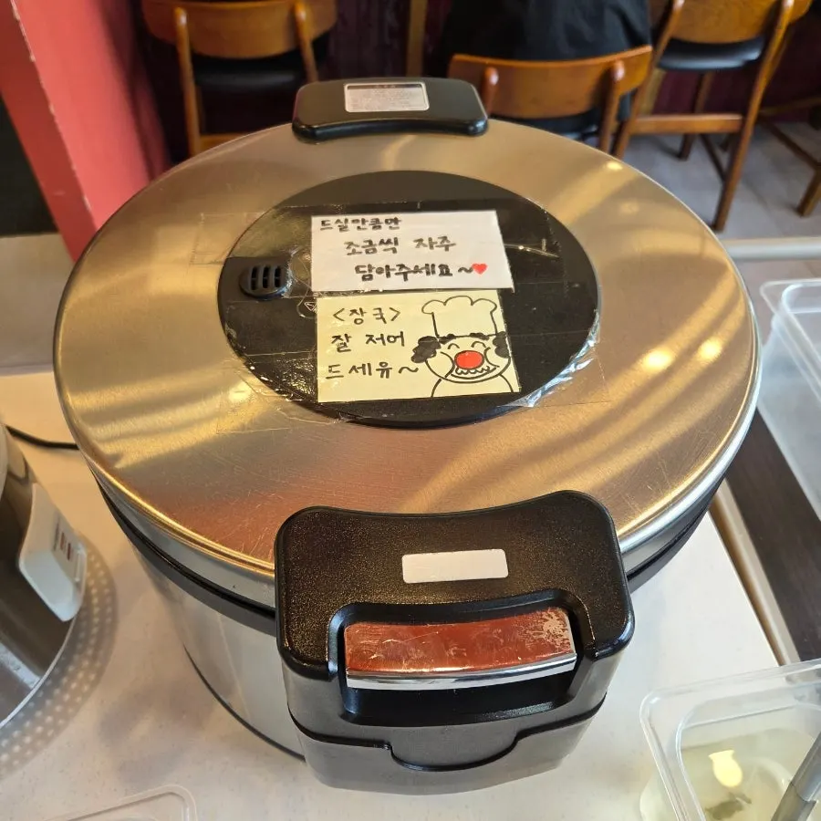 Side dishes at the Gatjidong self-serve bar