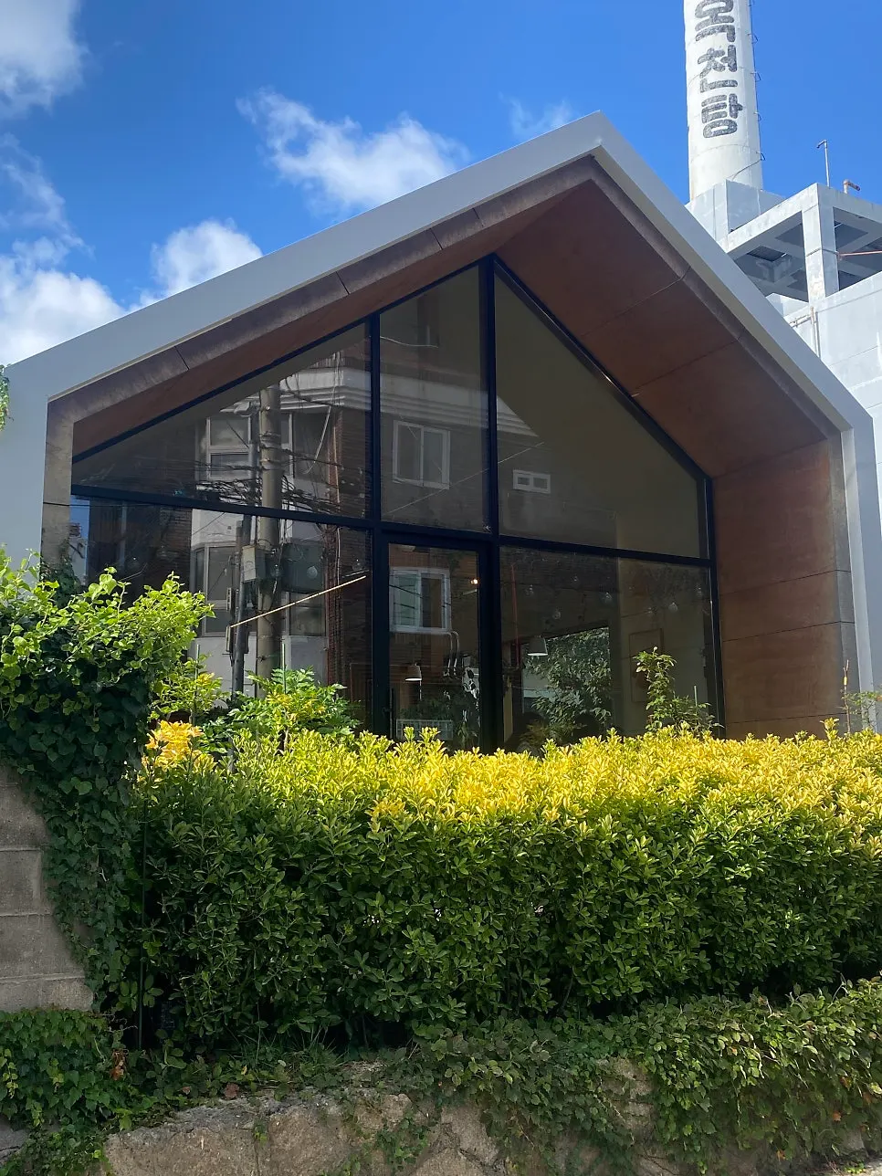 Café Buajang's building, a renovated and extended house
