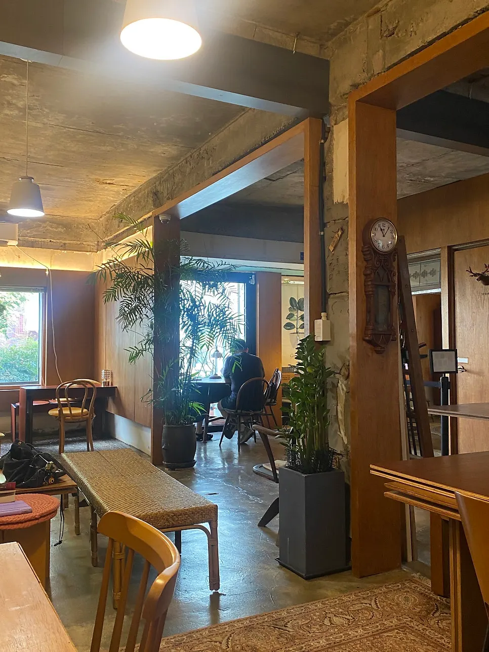 Hidden hideout-like seating area at Buajang