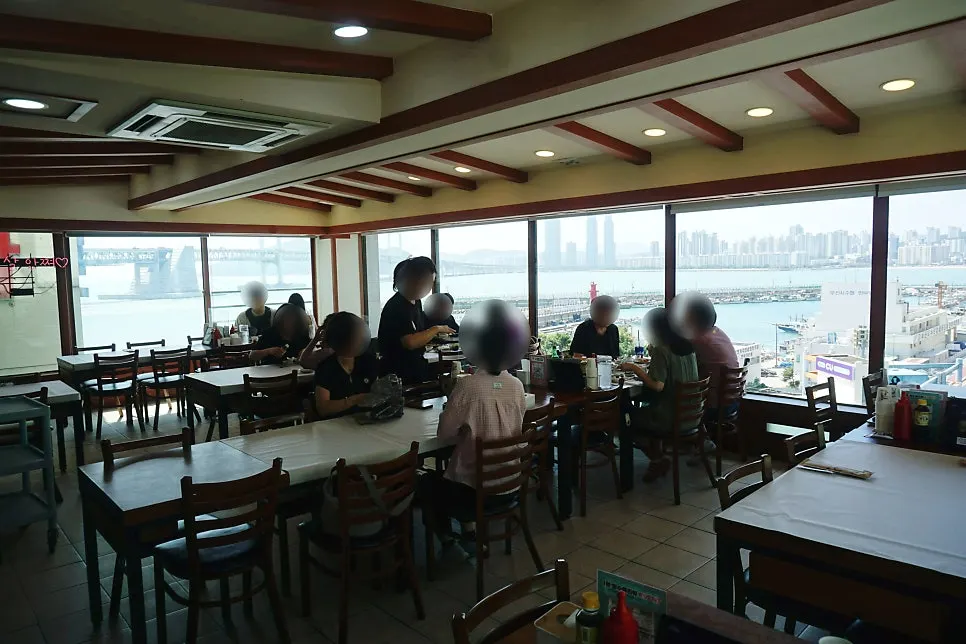 넓은 규모의 광안다찌 매장