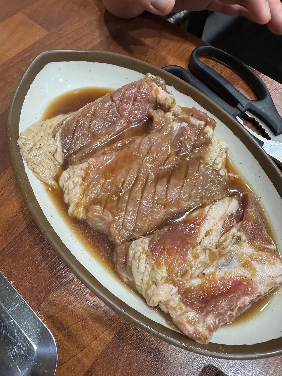 滋滋作響的厚實肉片