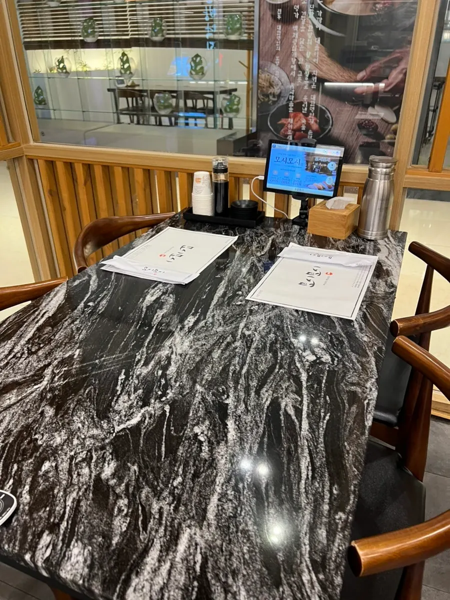 Table seating at Moshi Moshi Gwangbok