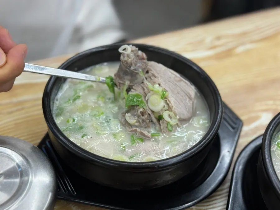 부드러운 순대가 들어간 순대국밥