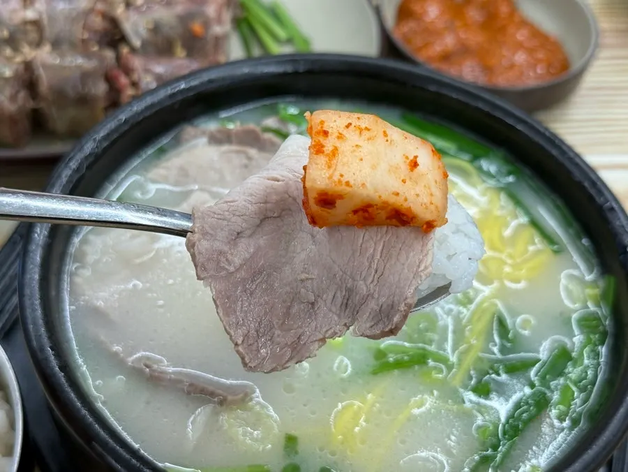 국밥과 함께 먹는 깍두기와 배추김치