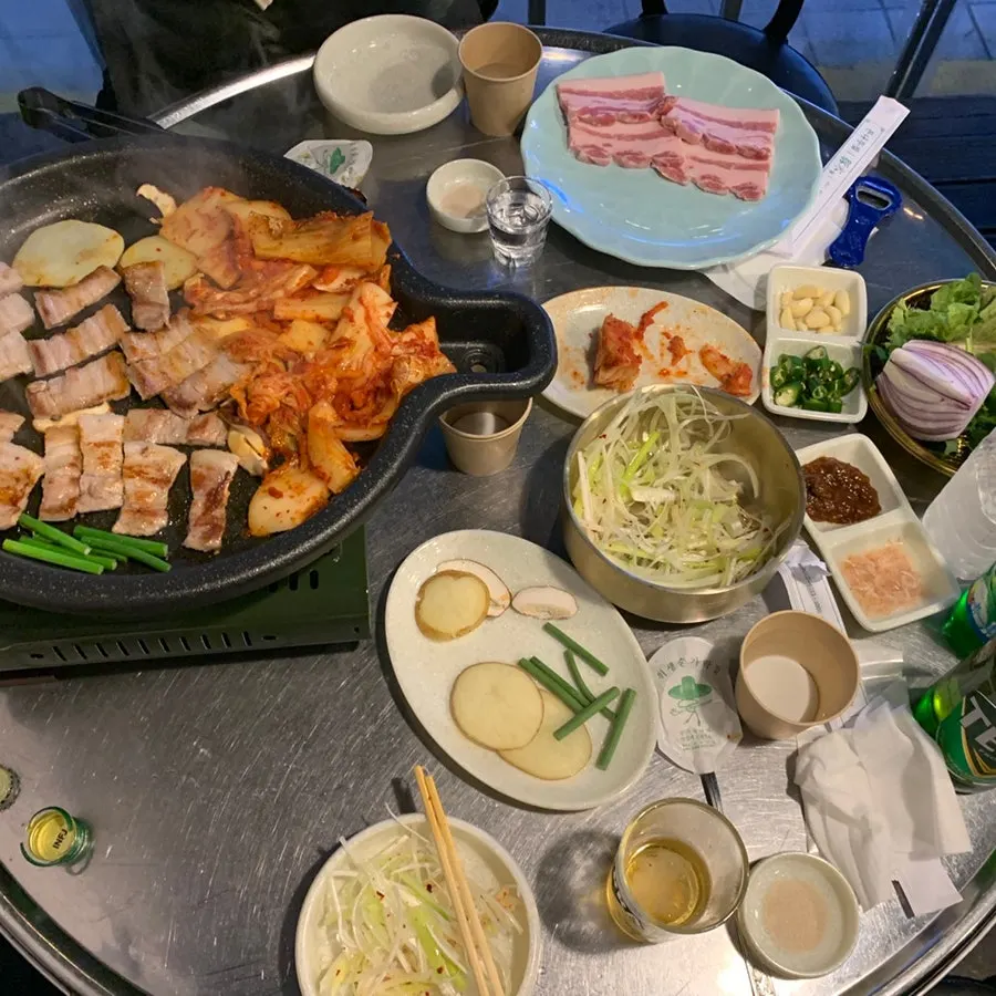 A full platter of Jirisan pork belly