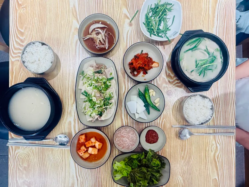 Self-service bar for additional side dishes